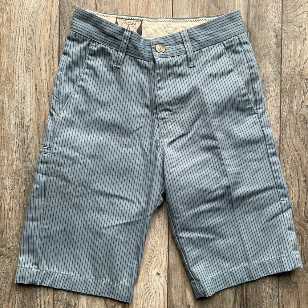 Boys Chino Shorts Size 22 / 8 Slim Volcom